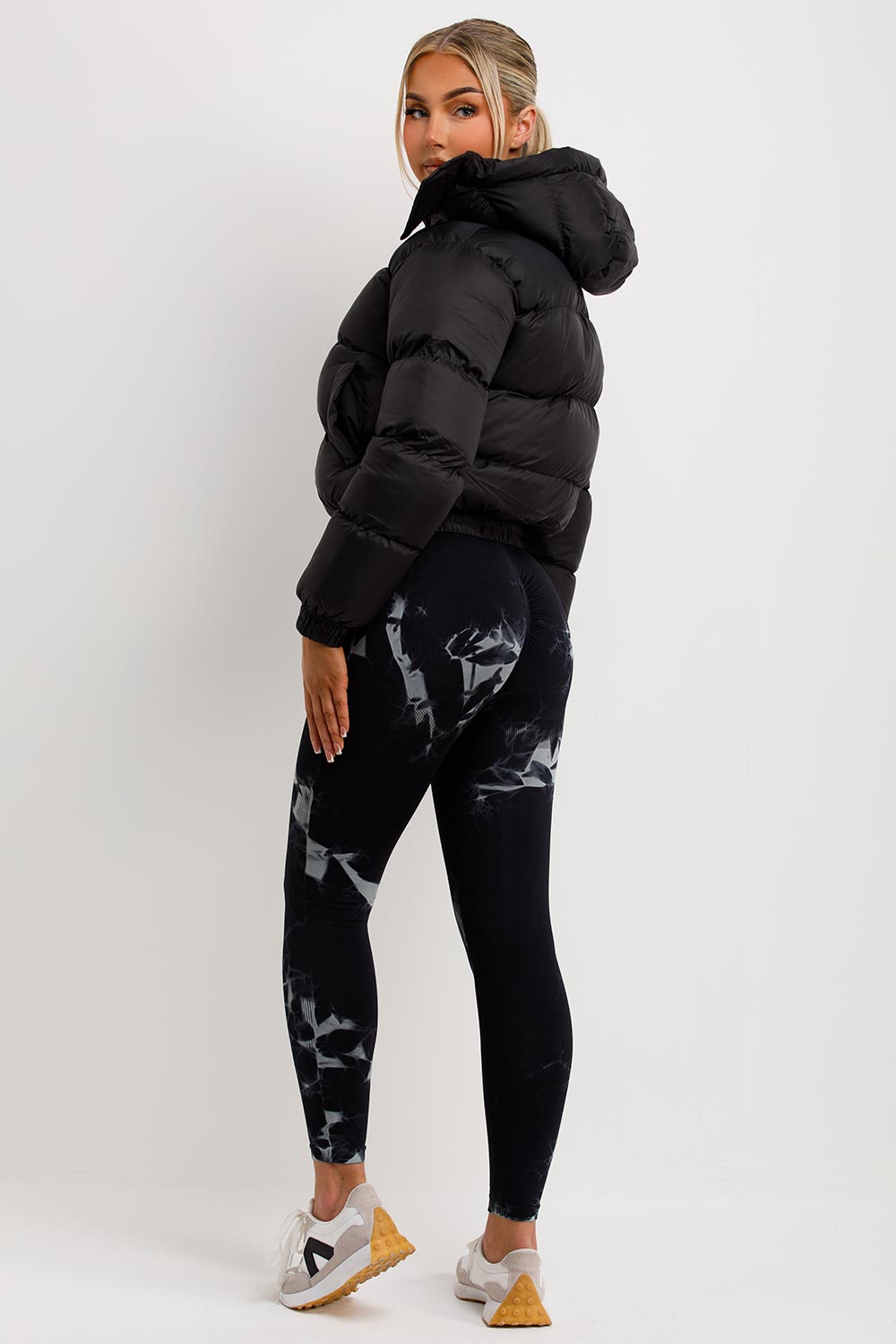 Puffer Jacket With Hood Black