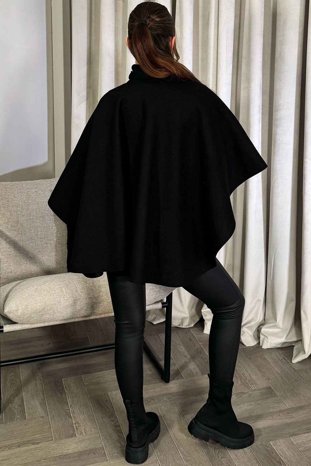 Wrap Over Bow Cape Black