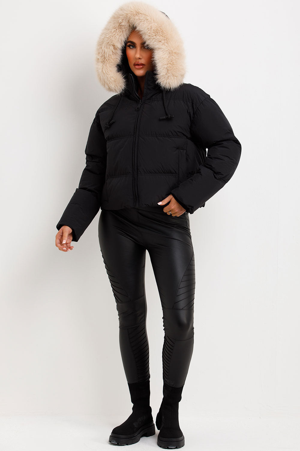 Puffer Jacket With Faux Fur Hood Black