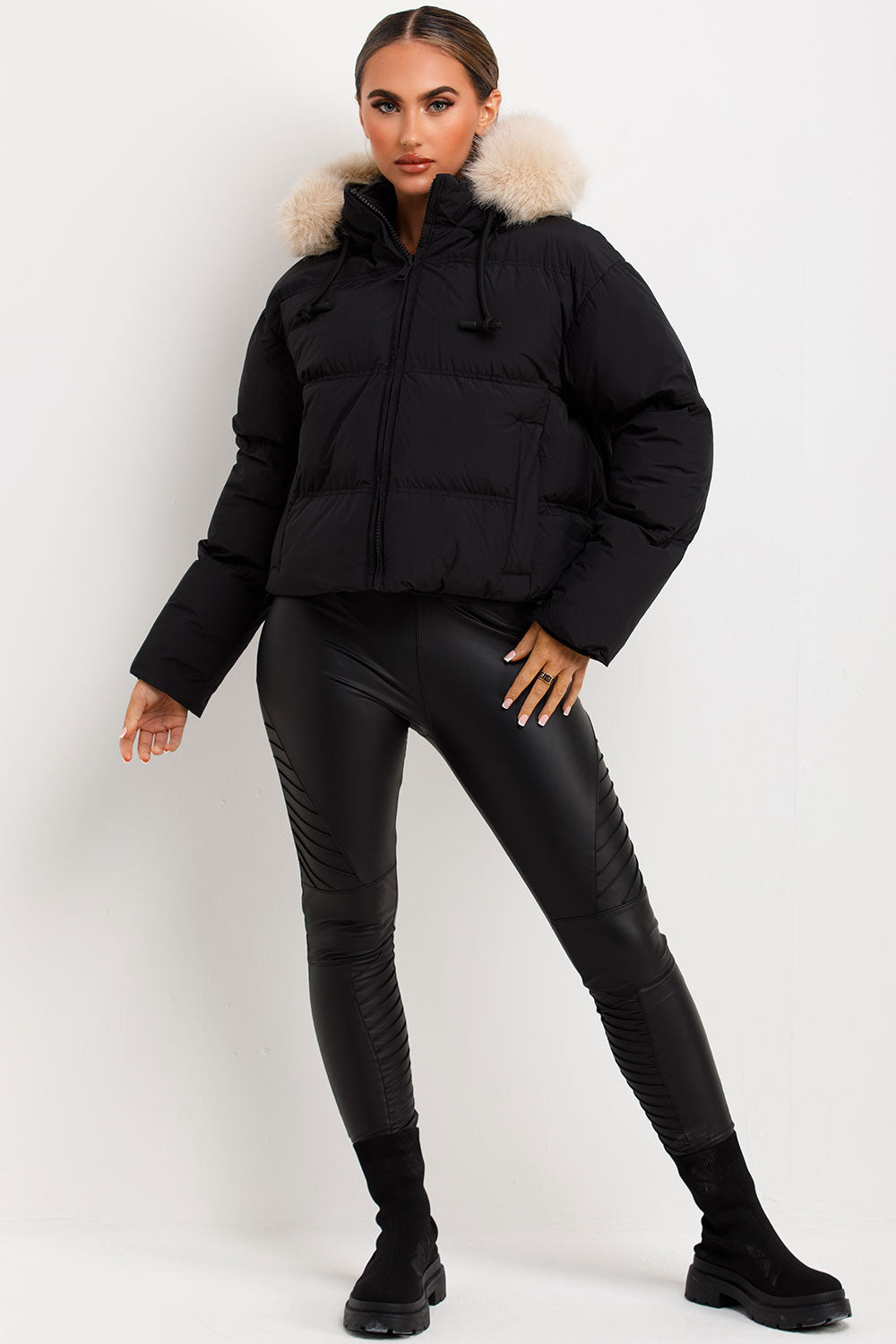 Puffer Jacket With Faux Fur Hood Black